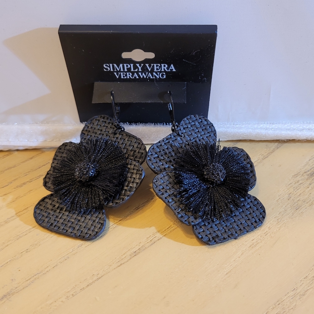 Simply Vera Vera Wang NWT Black Floral Earringd